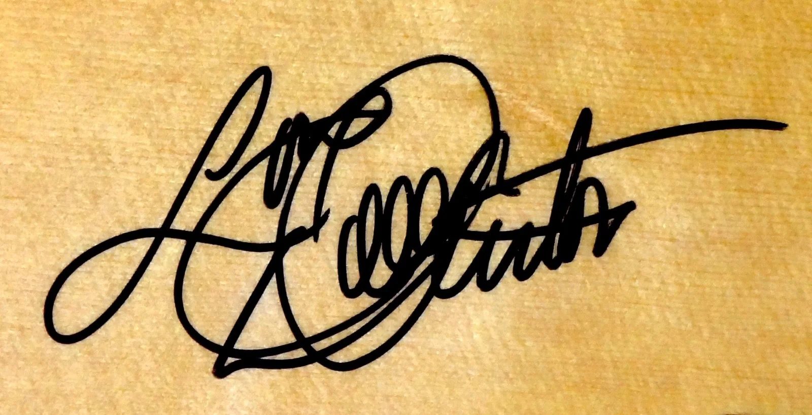 DOLLY PARTON HAND SIGNED AUTOGRAPHED ACOUSTIC GUITAR ON BODY! RARE WITH JSA COA!, image 2