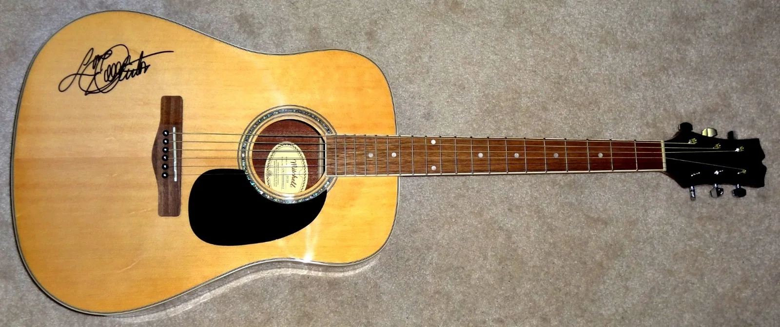 DOLLY PARTON HAND SIGNED AUTOGRAPHED ACOUSTIC GUITAR ON BODY! RARE WITH JSA COA!, image 3