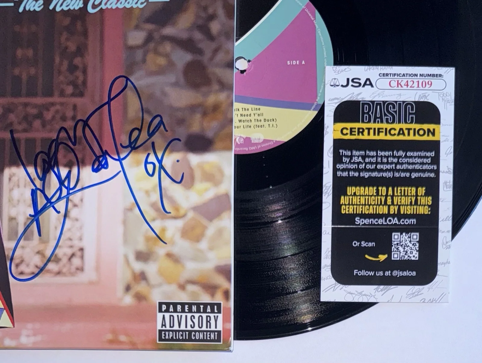 IGGY AZALEA HAND SIGNED AUTOGRAPH "THE NEW CLASSIC" VINYL ALBUM LP +JSA COA, изображение 3