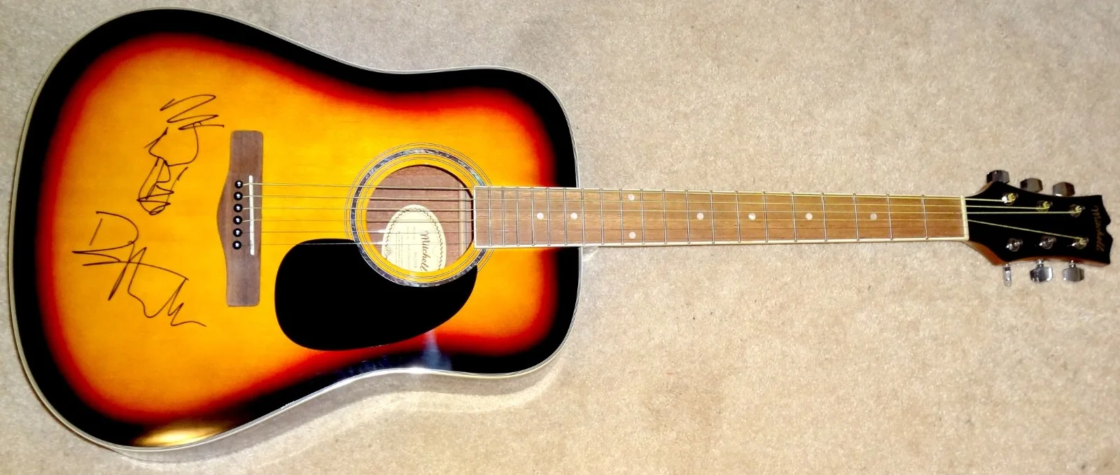 DAVE MATTHEWS DMB HAND SIGNED AUTOGRAPHED GUITAR ON BODY RARE W/DRAWING W/PROOF!, изображение 3