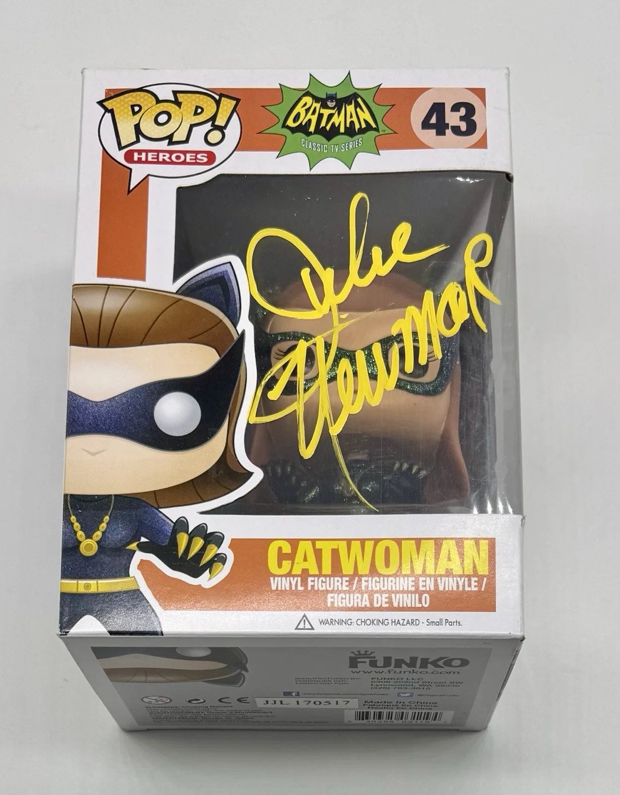 JULIE NEWMAR — JULIE NEWMAR HAND SIGNED AUTOGRAPH CATWOMAN BATMAN FUNKO POP + PROOF, image 2