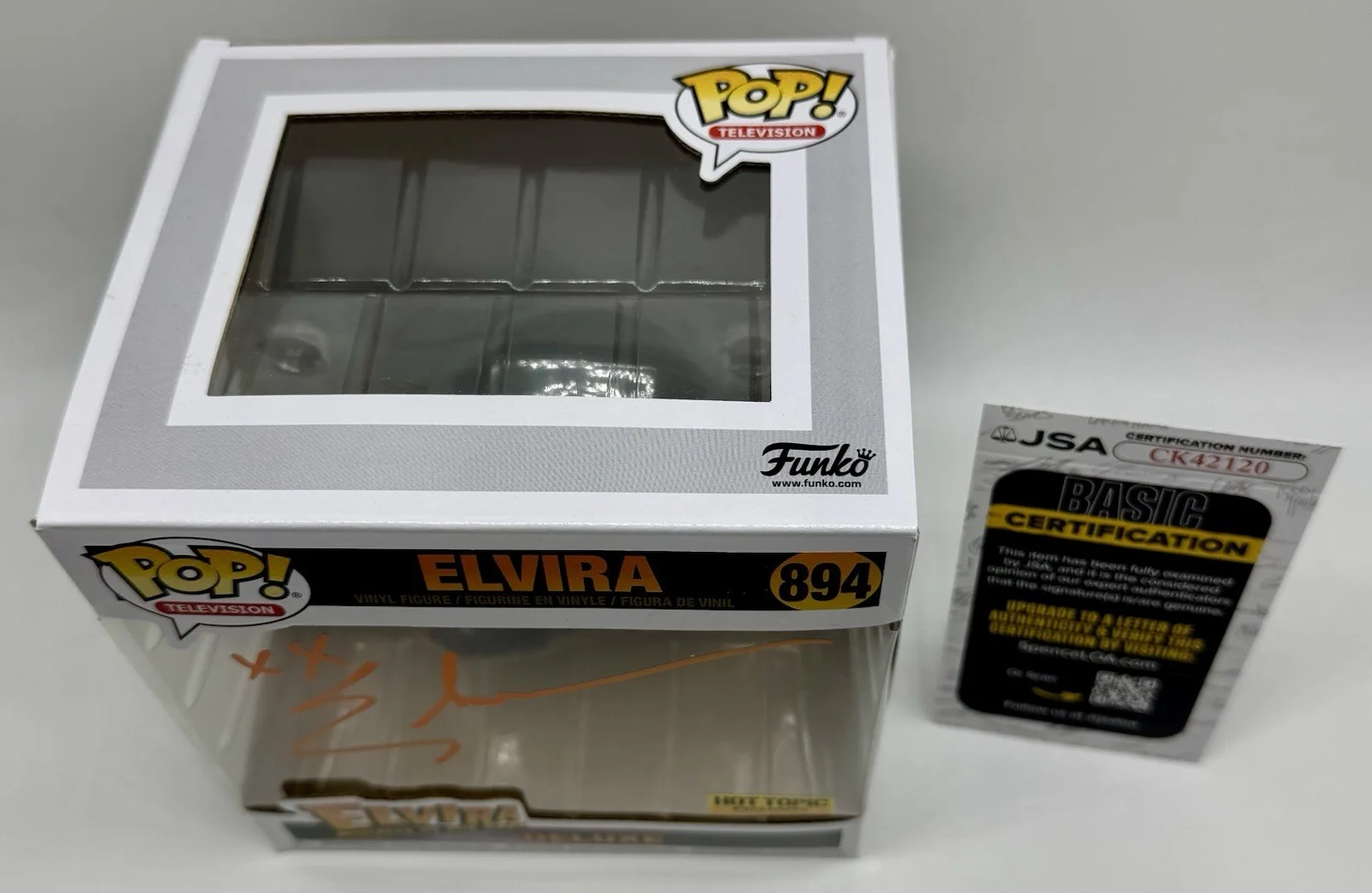 ELVIRA — ELVIRA SIGNED AUTOGRAPH MISTRESS OF THE DARK HOT TOPIC EXCL FUNKO POP + JSA COA, image 4