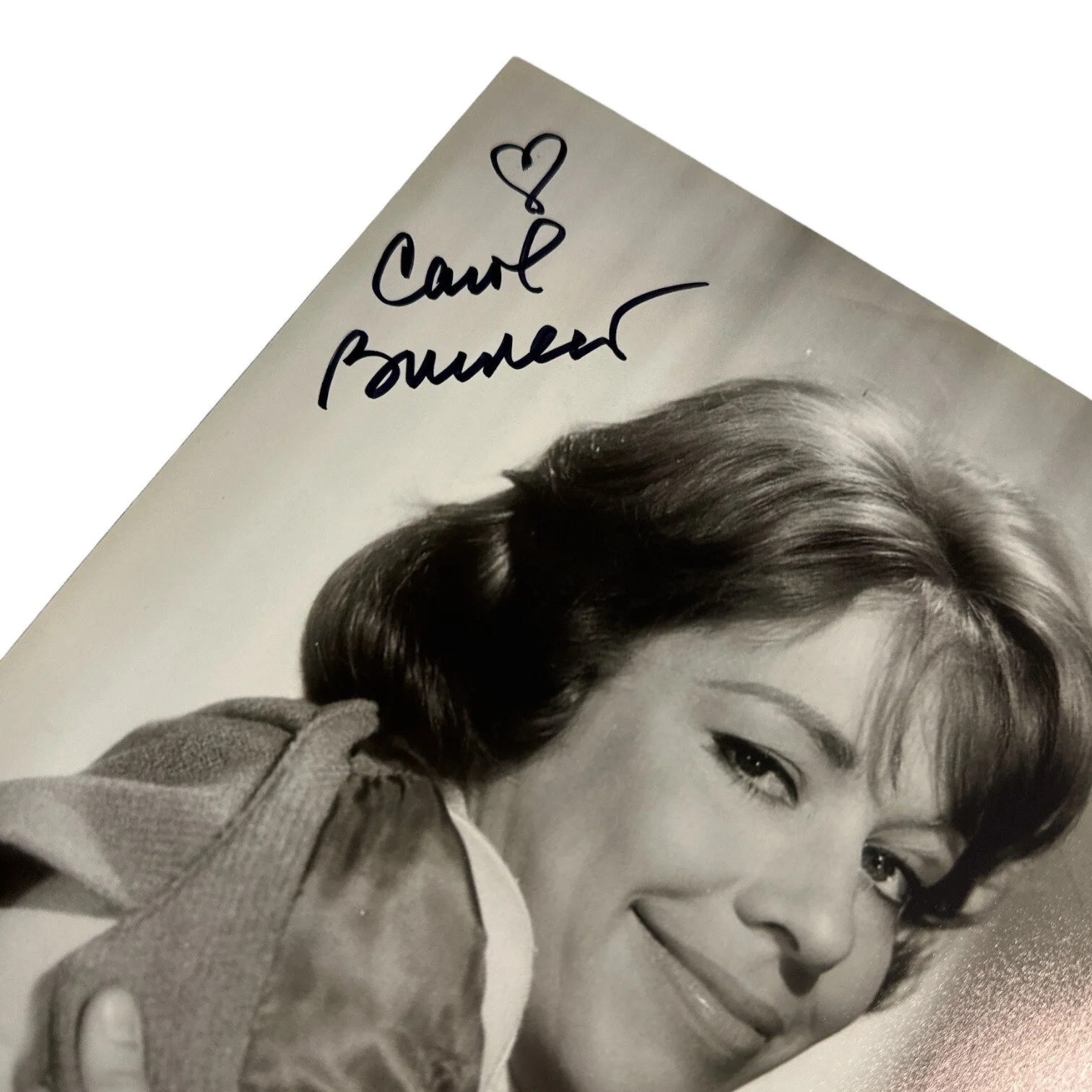 Carol Burnett — Carol Burnett Signed Autograph 8.5x11 B&W Photo! Comedian/Actress! Palm Royale!, изображение 2