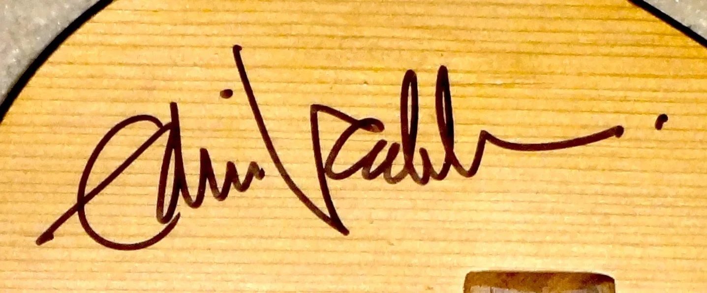 EDDIE VEDDER PEARL JAM HAND SIGNED AUTOGRAPHED UKULELE GUITAR ON BODY RARE PROOF, image 2