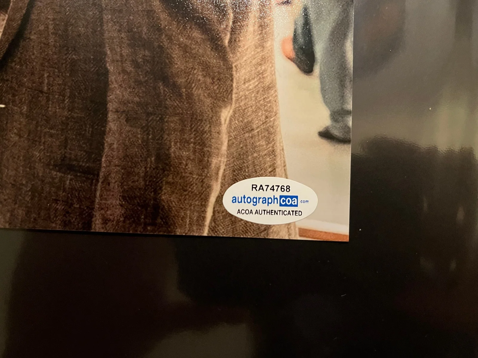 Matthew Rhys — Matthew Rhys Signed A Beautiful Day in the Neighborhood 8x10 Photo ACOA, изображение 2