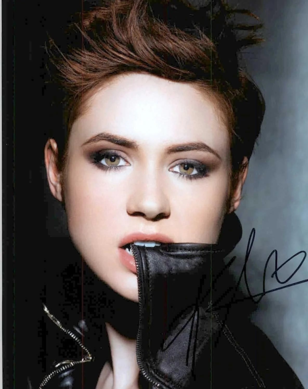 Karen Gillan — Karen Gillan Signed Autographed Color Glossy 8x10 Photo