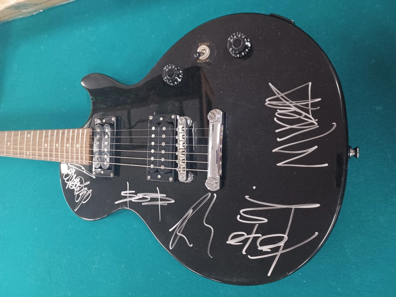 My Chemical Romance Epiphone Electric Guitar Autographed, Owner's Manual & Box, изображение 2