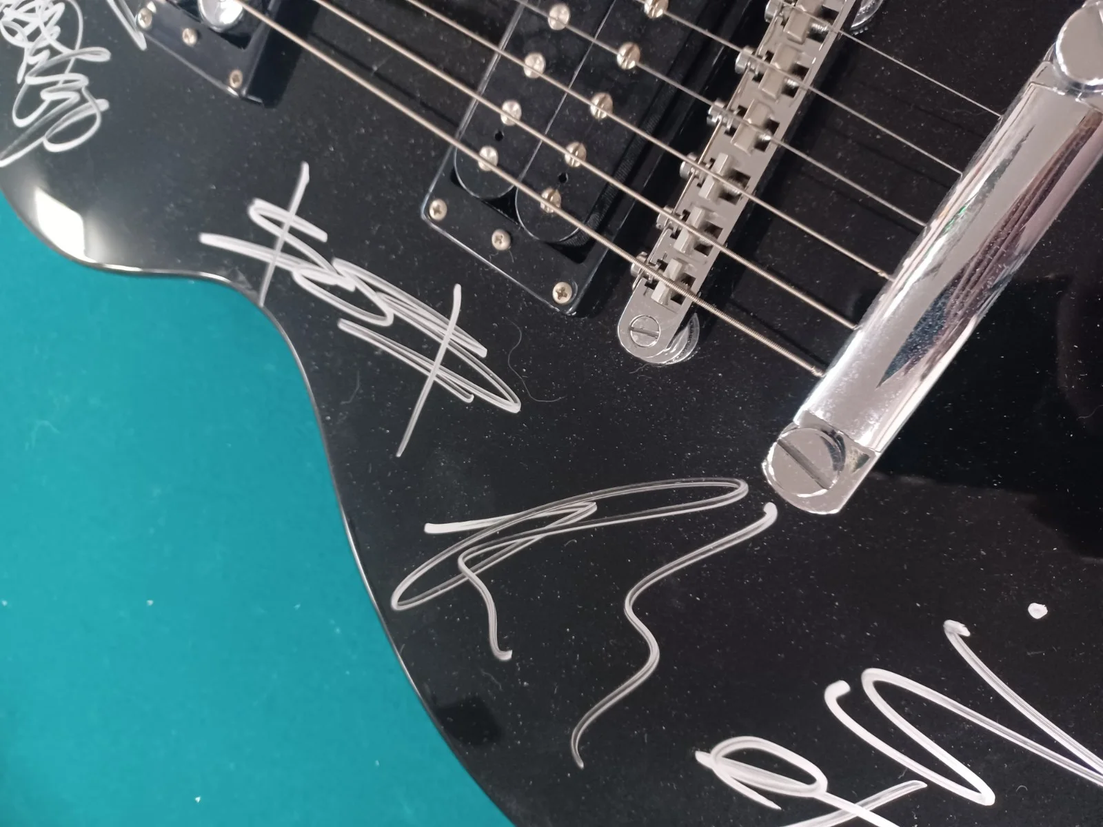 My Chemical Romance Epiphone Electric Guitar Autographed, Owner's Manual & Box, изображение 5