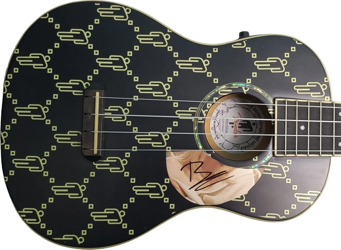 Billie Eilish Signed Fender Signature Ukulele Black Guitar, изображение 2