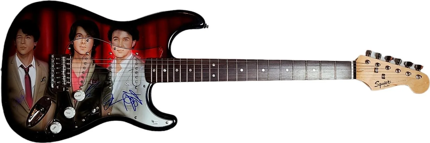 The Jonas Brothers Signed Hand Airbrushed Painting Fender Guitar, изображение 2