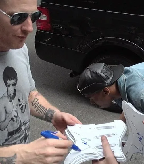 Slipknot Signed Autographed 1/1 Fender Graphics Guitar Exact Video Proof ACOA, изображение 5