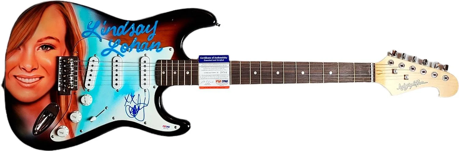 Lindsay Lohan Signed Autographed Hand Airbrushed Painting Guitar PSA, изображение 2