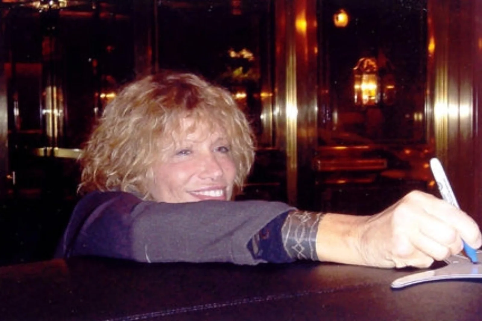 Carly Simon Signed Autographed Guitar PSA, изображение 3