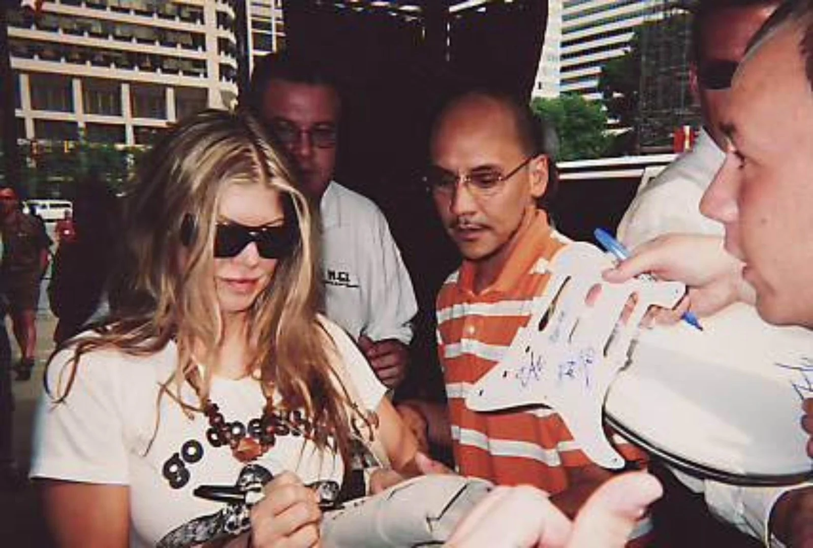 Black Eyed Peas Fergie Signed Autographed 1/1 Graphics Photo Guitar ACOA JSA, image 5