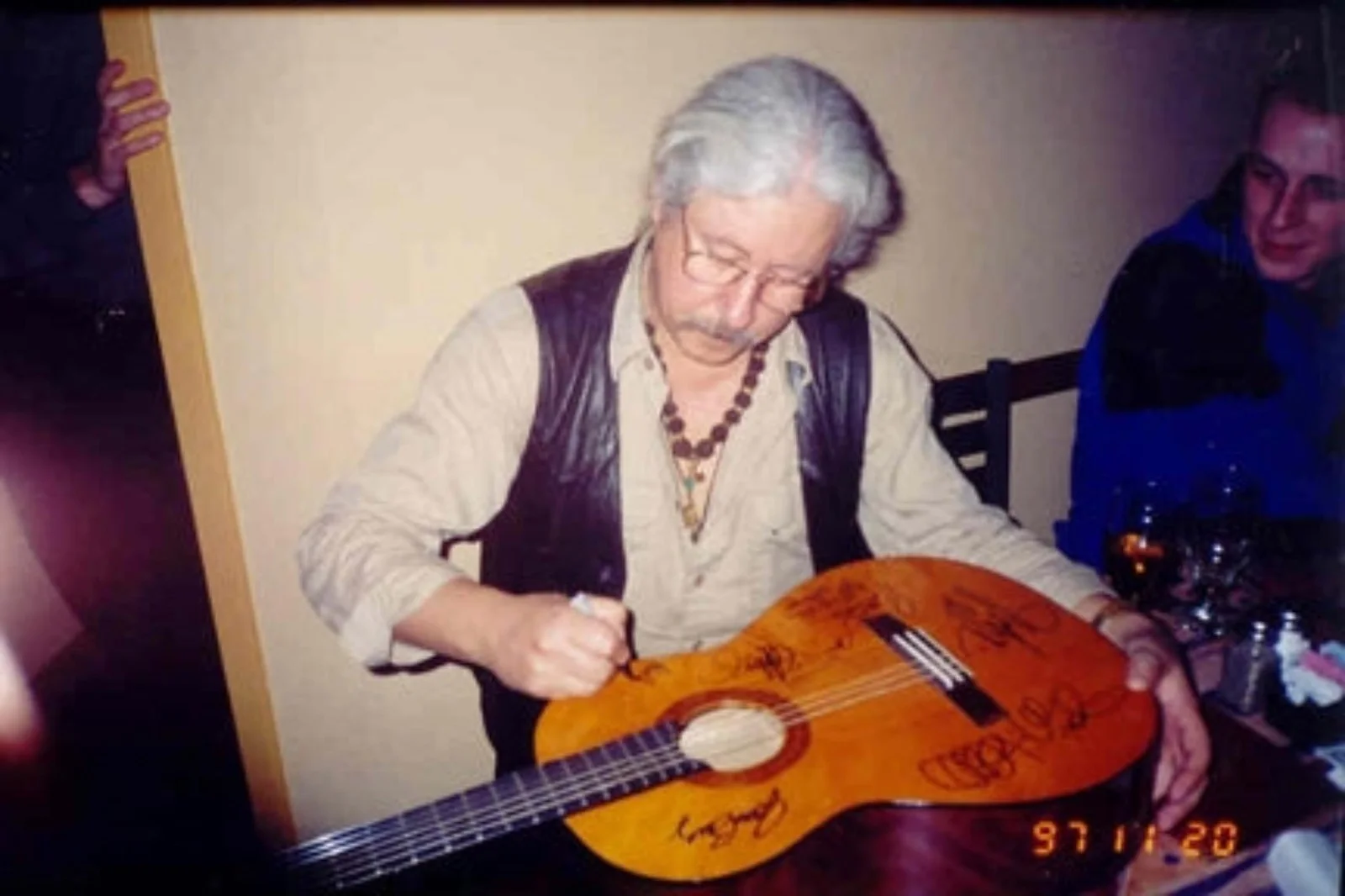 Arlo Guthrie Signed Autographed Custom Airbrushed Guitar ACOA, image 5