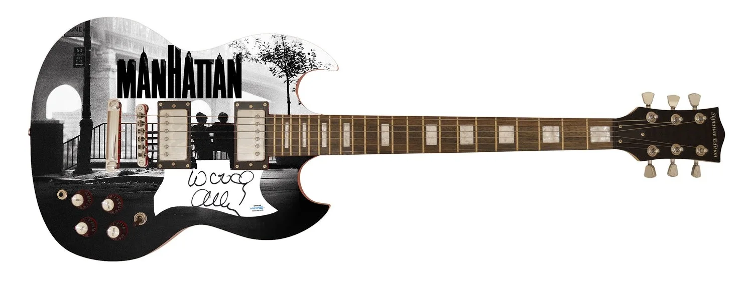 Woody Allen Signed Manhattan Movie Photo Guitar ACOA, изображение 2