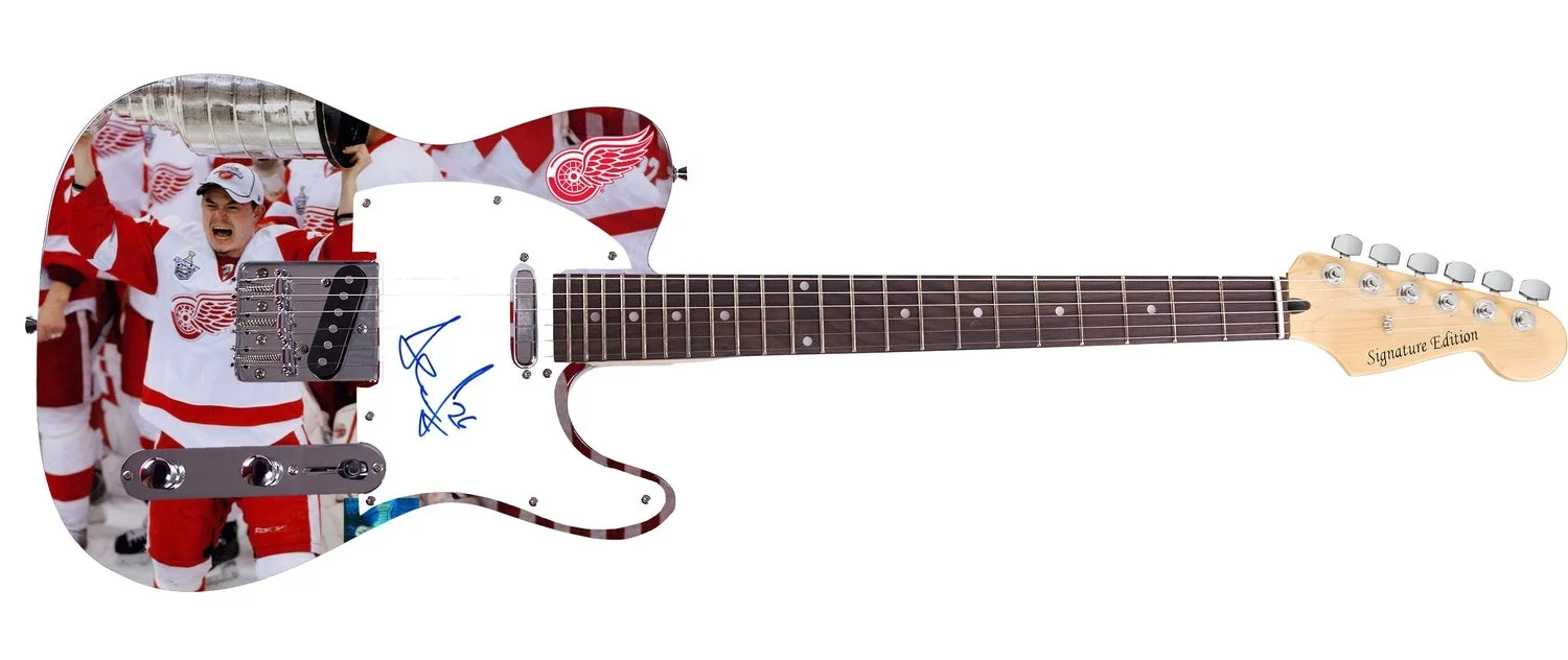 Detroit Redwings Jiri Hudler Signed Graphics Photo Guitar, image 2