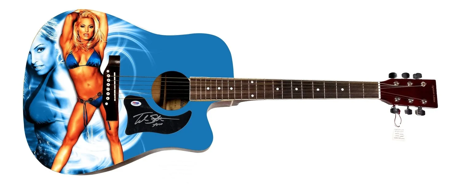 WWE Trish Stratus Signed 1/1 Custom Graphics Photo WWF Guitar PSA, изображение 2
