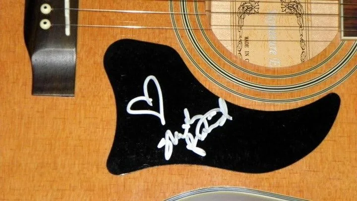 Shelly Fairchild Signed Autographed Natural Acoustic Guitar, изображение 3