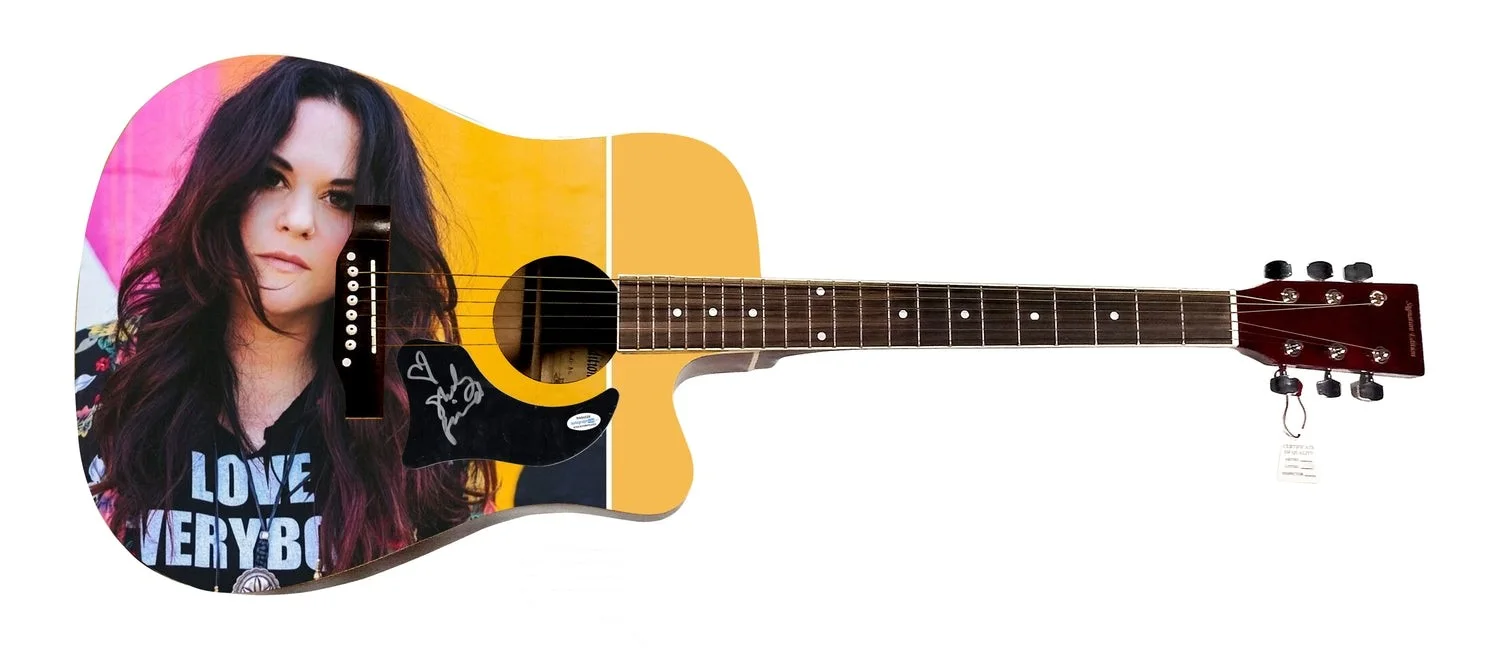 Shelly Fairchild Signed 1:1 Signature Edition Graphics Photo Guitar ACOA, изображение 2