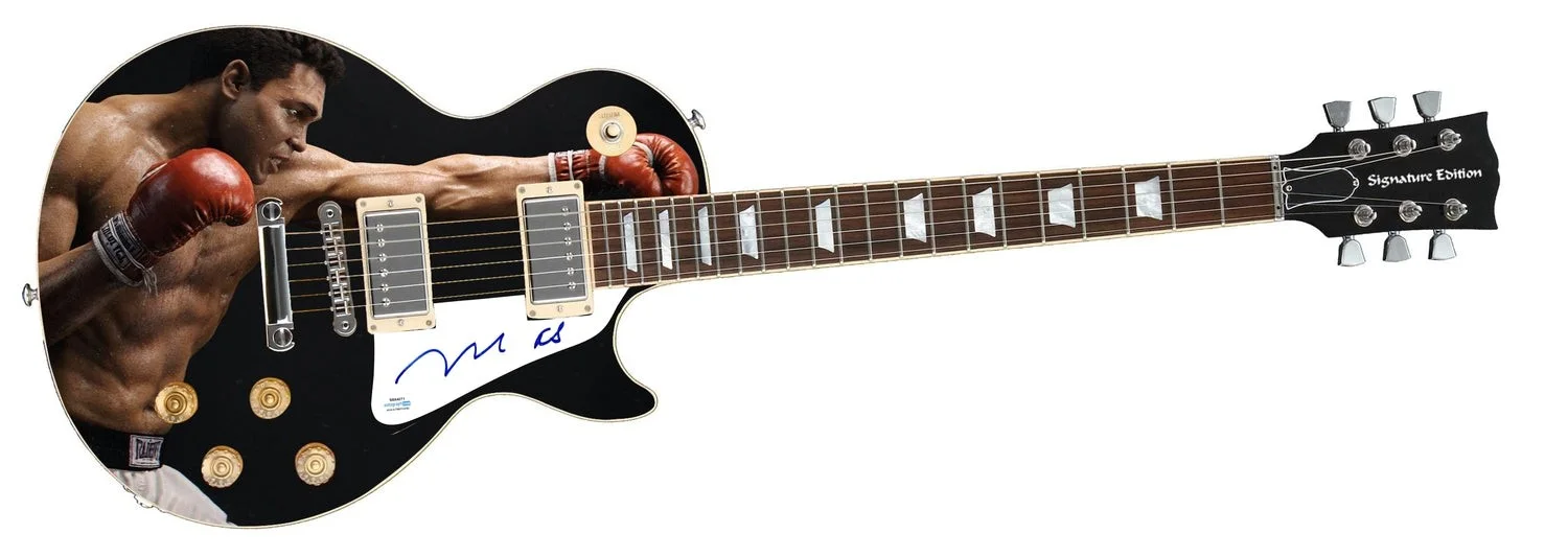 Muhammad Ali Signed Custom Graphics 1/1 Photo Guitar ACOA, image 2