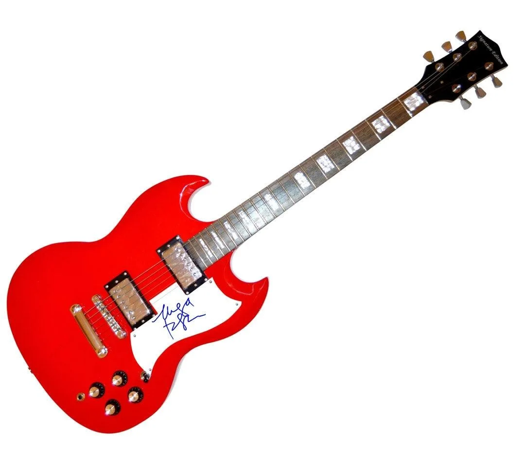 Maya Rudolph Signed Autographed Red Guitar, изображение 3