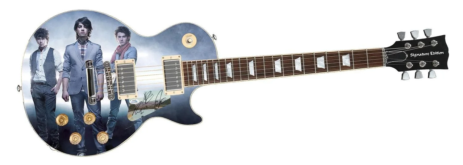 Jonas Brothers Signed Autographed Custom Photo Graphics Guitar ACOA, изображение 3