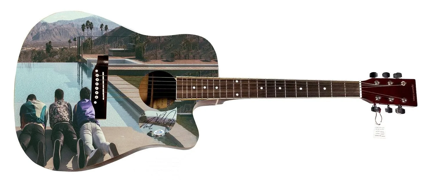 Jonas Brothers Happiness Begins Signed Custom Photo Graphics Guitar ACOA, изображение 3