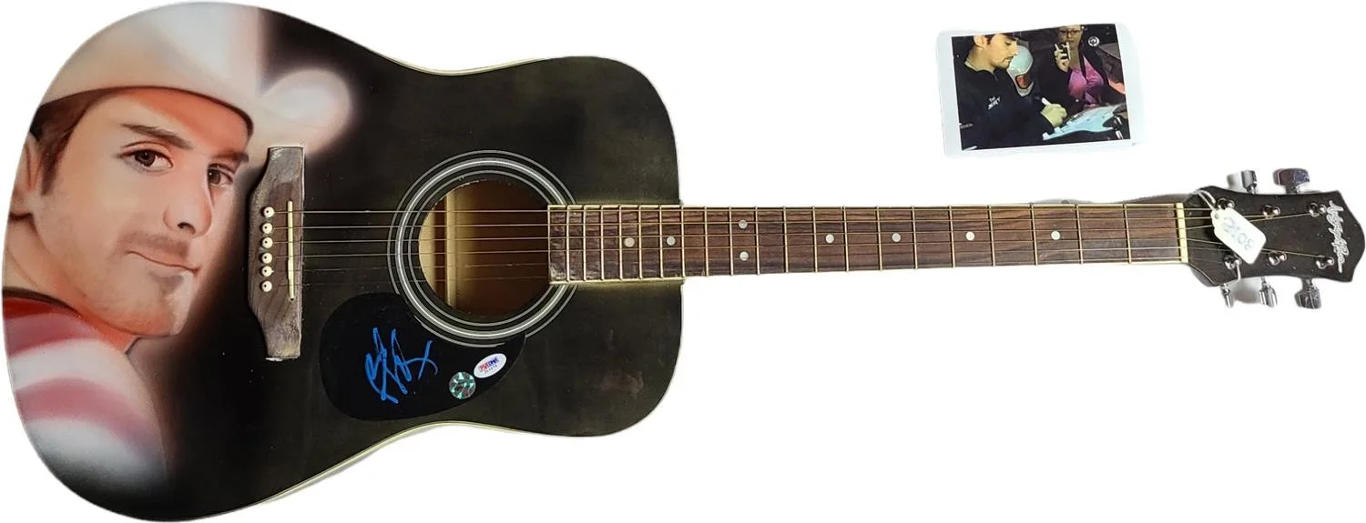 Brad Paisley Signed Airbrushed Acoustic Painting Guitar UACC AFTAL PSA, изображение 2