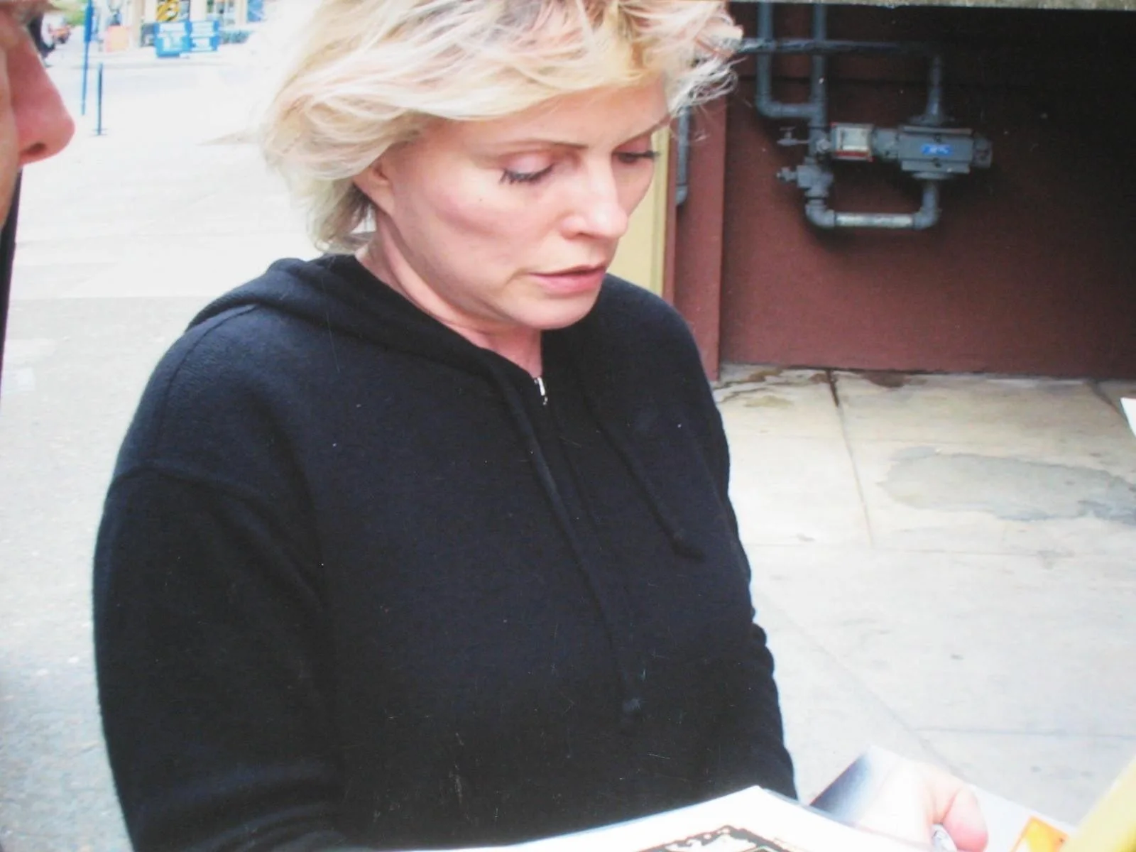 Blondie Debbie Harry Signed 1/1 Custom Graphics Guitar ACOA, image 5