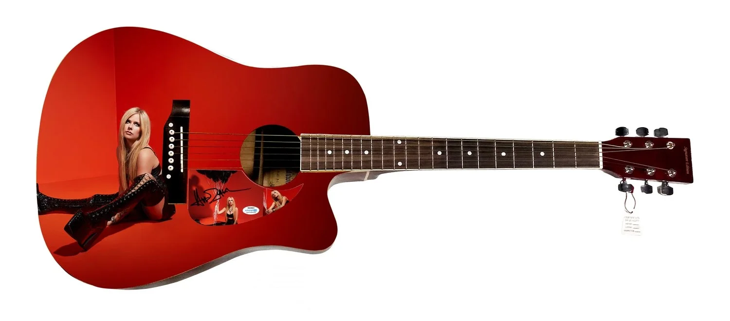 Avril Lavigne Sexy Spread Signed Custom Graphics Photo Guitar ACOA, изображение 2