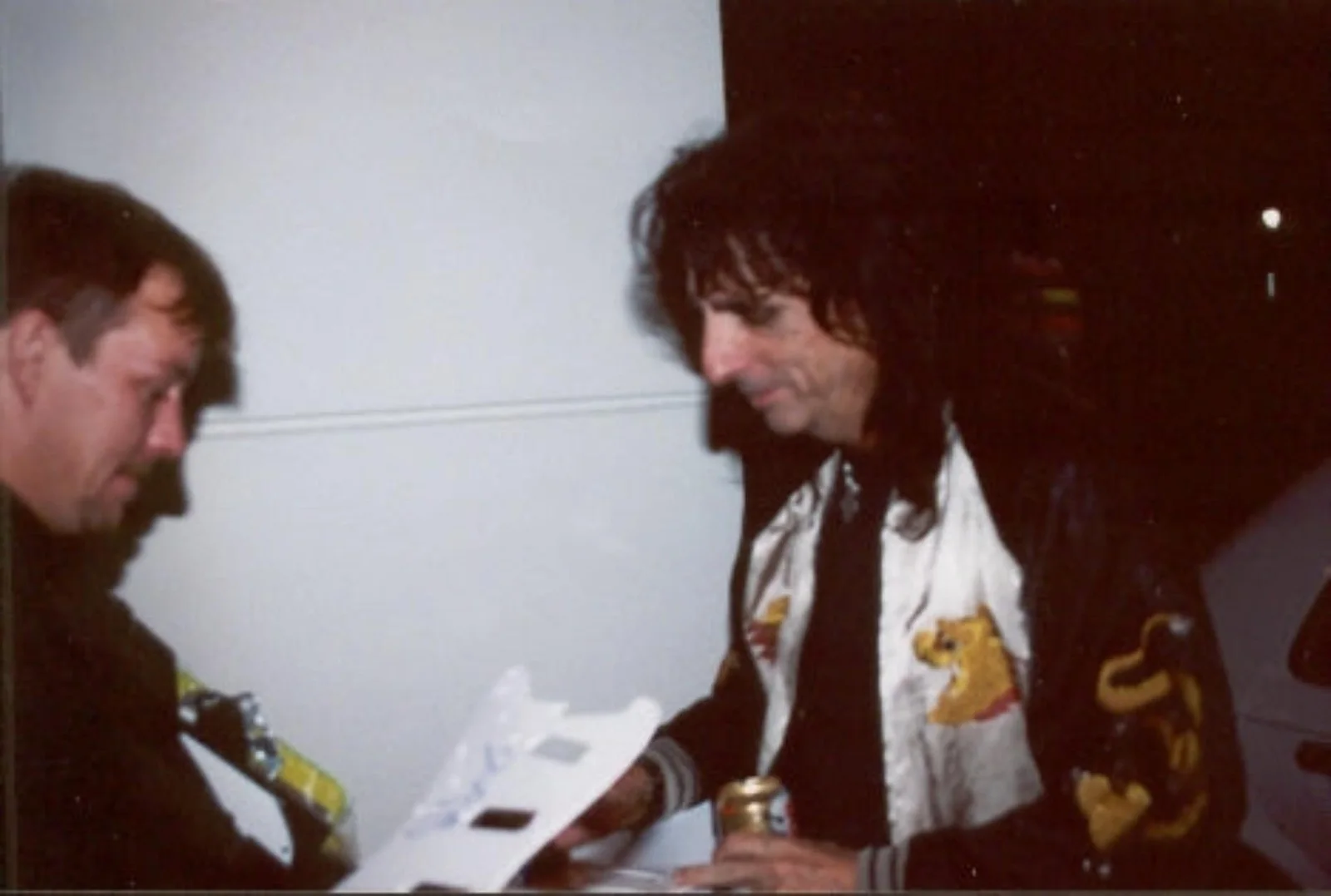 Alice Cooper Signed Autographed 11x14 Photo Live with Doll Baby ACOA, изображение 3