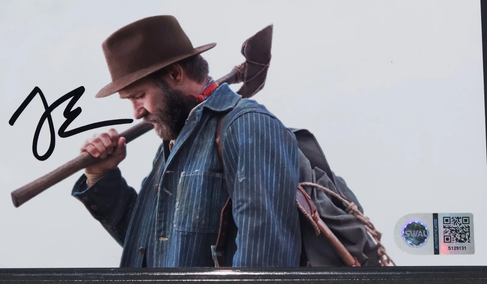 Joel Edgerton — JOEL EDGERTON Signed TRAIN DREAMS 8x10in PHOTO autograph + SWAU COA, image 2