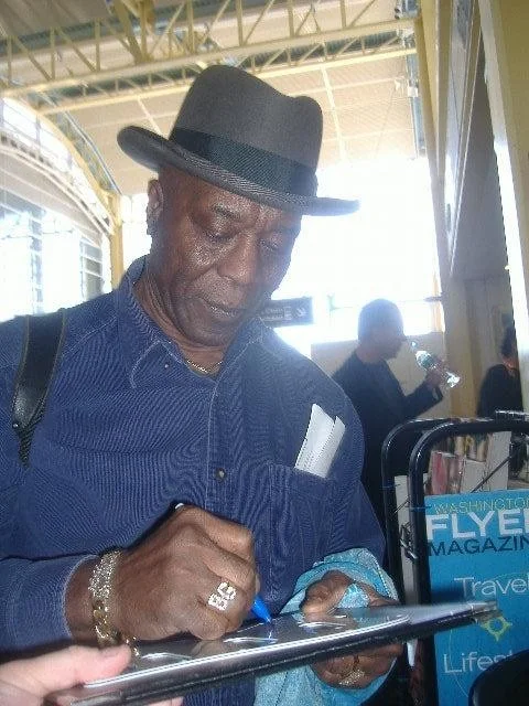 Buddy Guy Signed Autographed 13x19 Photo Poster ACOA, image 3