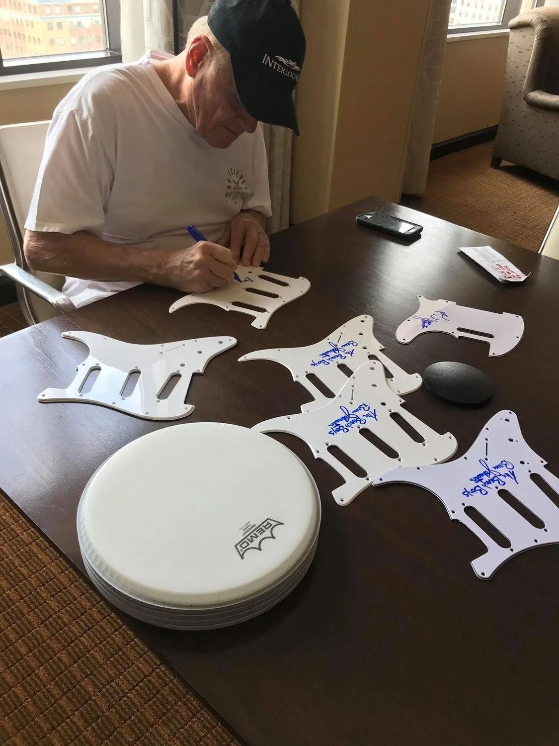 The Beach Boys Signed Albums Photo Graphics Fender Guitar Exact Proof ACOA, изображение 4