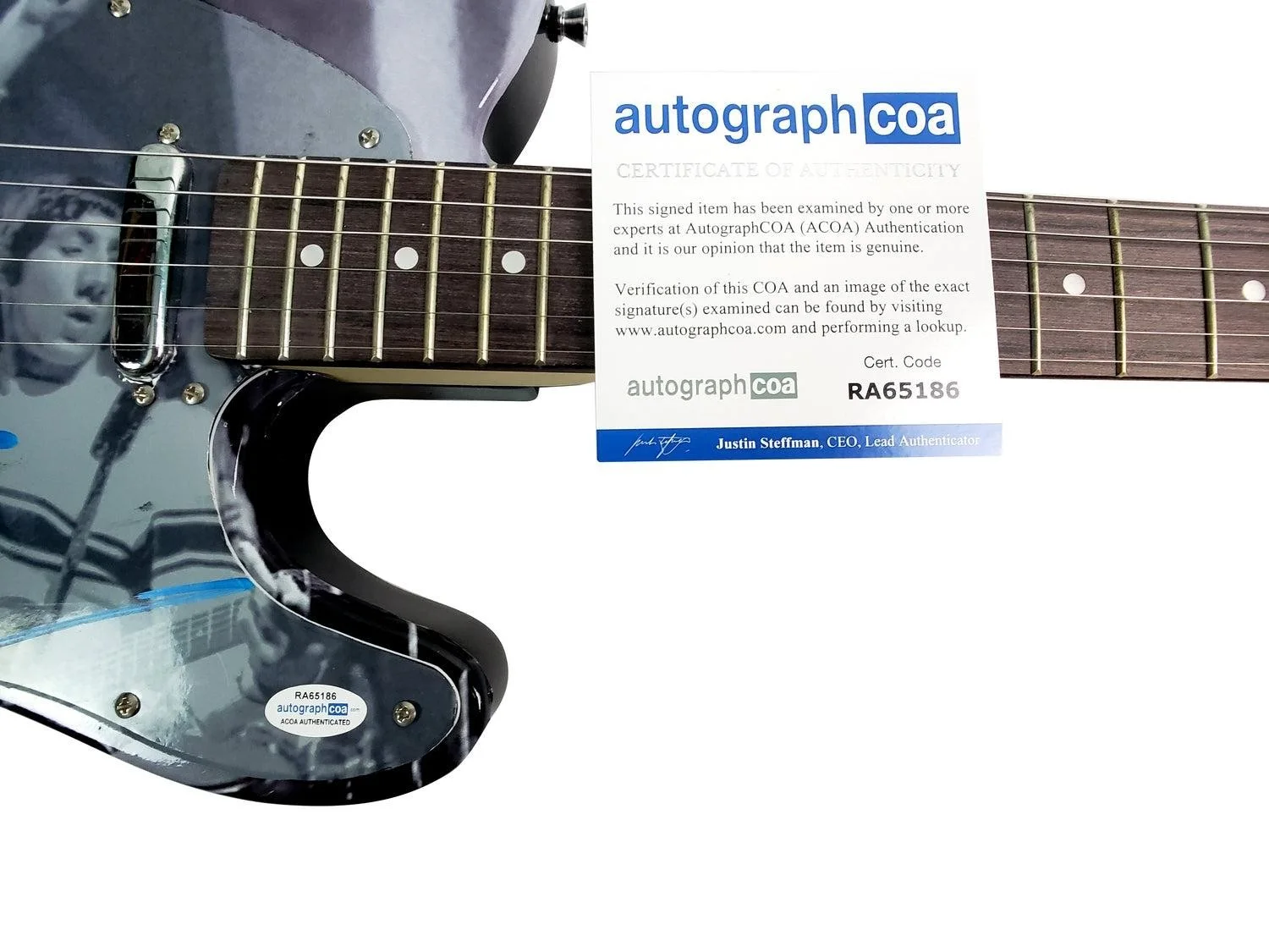 The Who Pete Townshend Autographed Custom Repurposed Graphics Photo Guitar ACOA, изображение 3