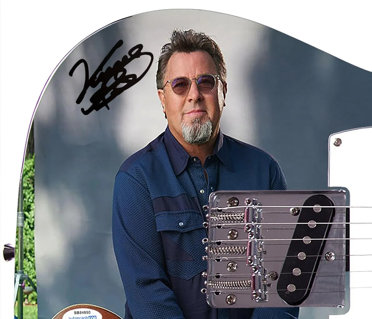 Vince Gill Signed Autographed Graphics Photo Guitar ACOA, image 3