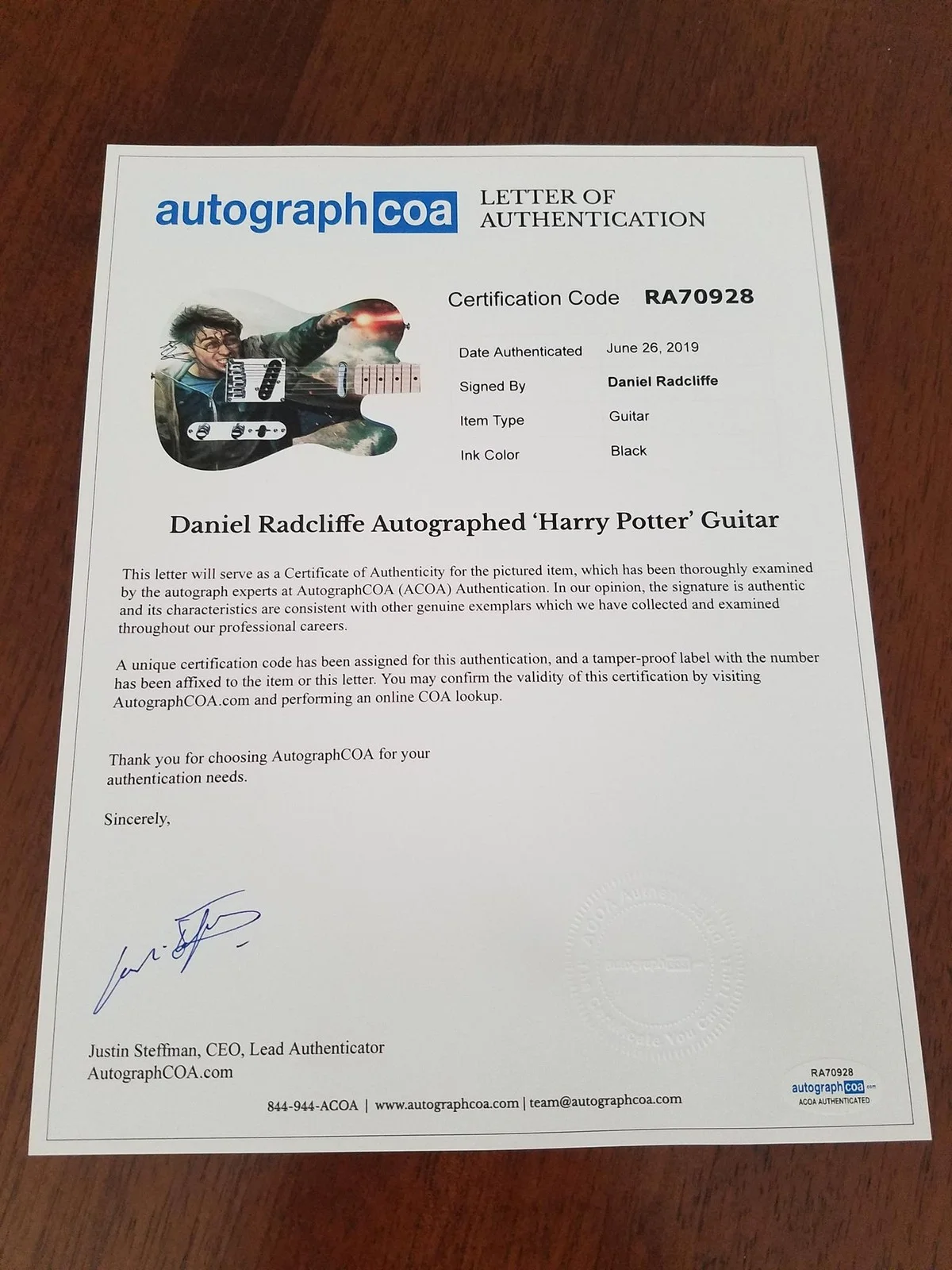 Daniel Radcliffe Harry Potter Signed Graphics Photo Guitar ACOA LOA, image 2