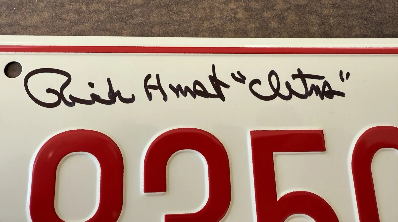 Rick Hurst — Rick Hurst Dukes Of Hazzard Signed license Plate W/ Cletus W/JSA, изображение 2