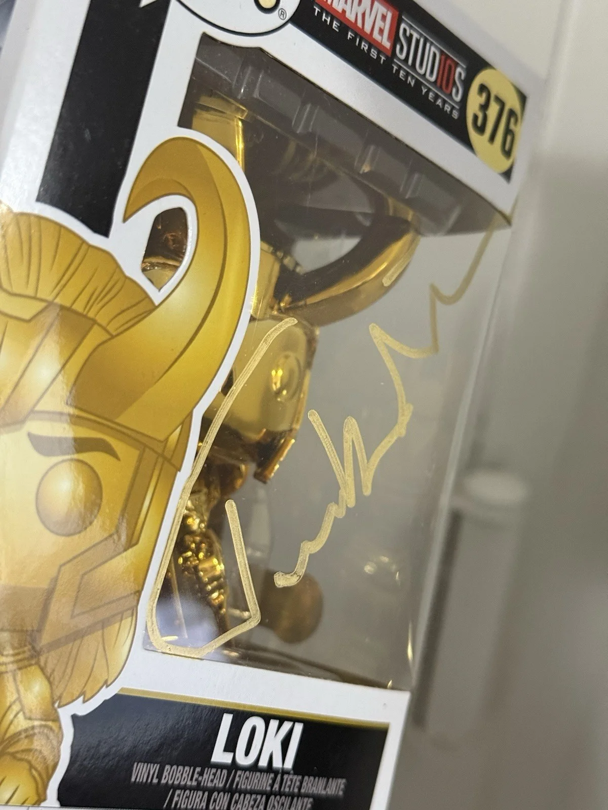 Tom Hiddleston — Tom Hiddleston signed Loki Gold Funko Pop #376 Beckett BAS Thor Rangnarok MARVEL, image 4