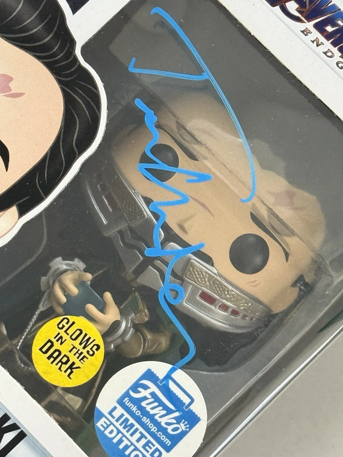 Tom Hiddleston — Tom Hiddleston signed Loki Avengers Endgame Funko Pop #747 Beckett BAS autograph, изображение 2