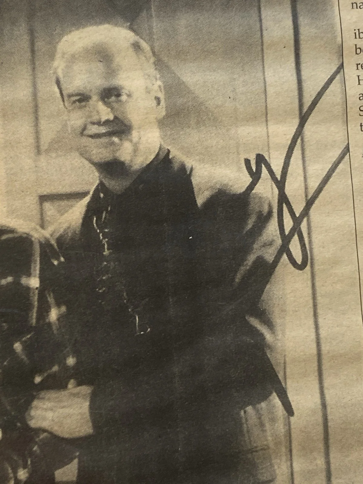 Frasier — Frasier Cast Signed Newspaper Grammer Pierce Mahoney Autographed 1999, image 3