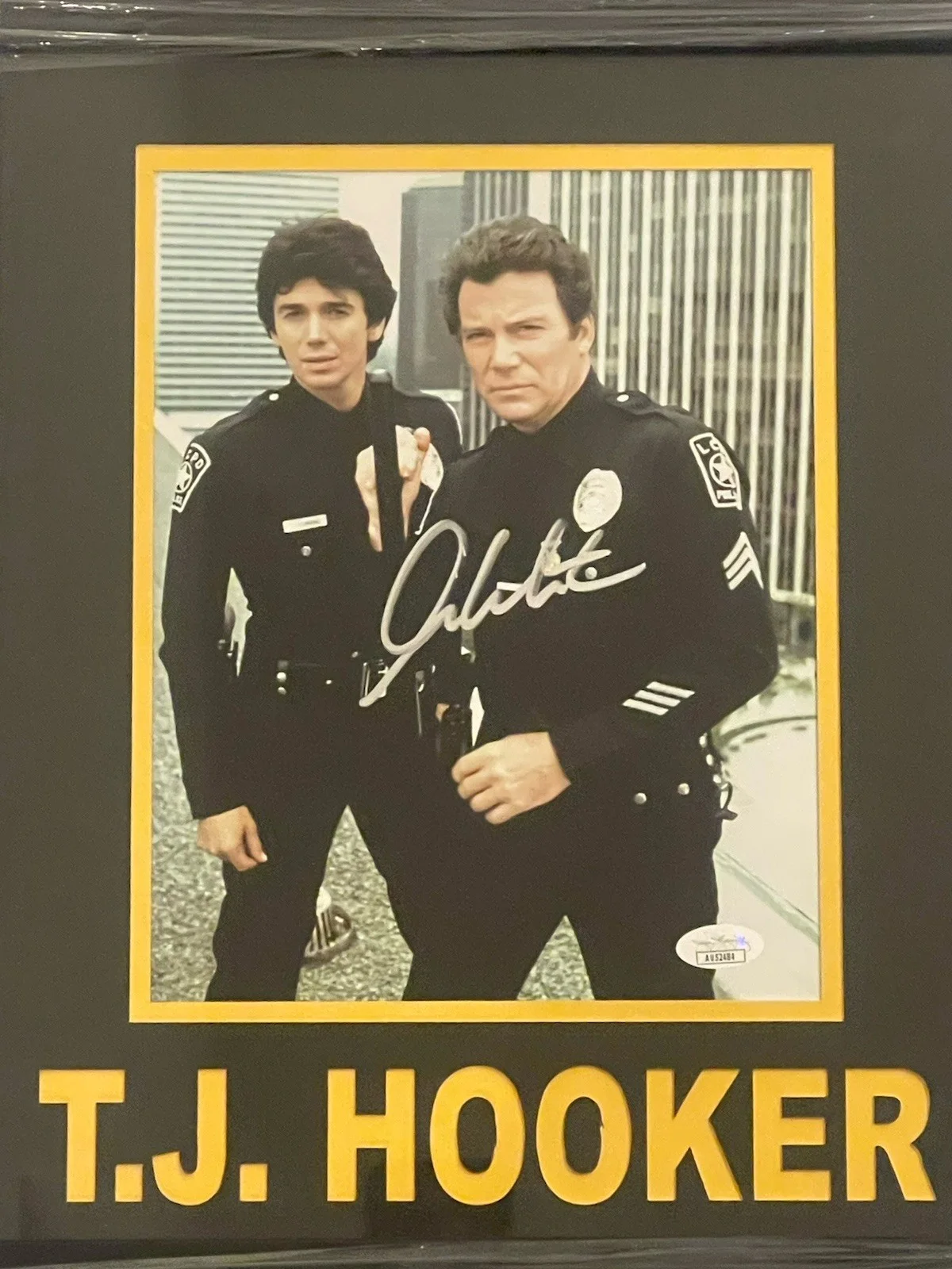 William Shatner — William Shatner T.J. Hooker signed Autographed 8x10 Photo Framed JSA Certified, изображение 2