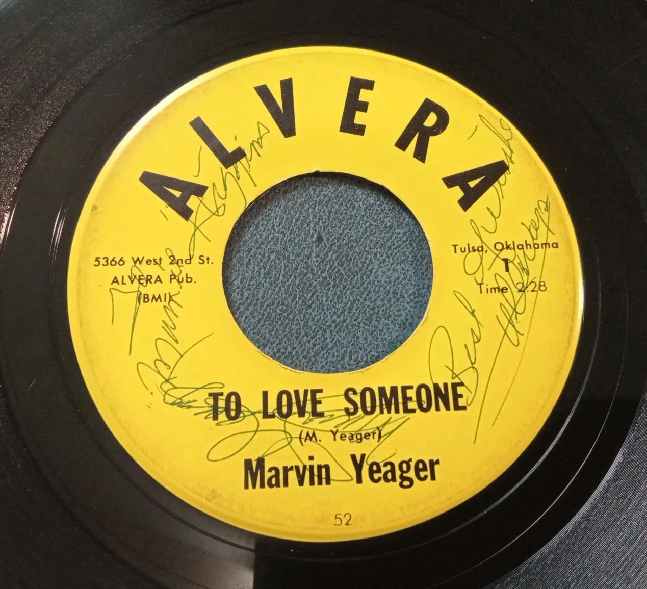 Marvin Yeager Alvera Tulsa OK TO LOVE SOMEONE/MUCH SWEETER Signed 45 RPM Record, изображение 3