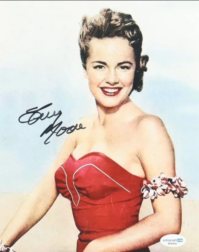 TERRY MOORE — TERRY MOORE-American Actress Signed 8x10 Photo (AutographCOA)