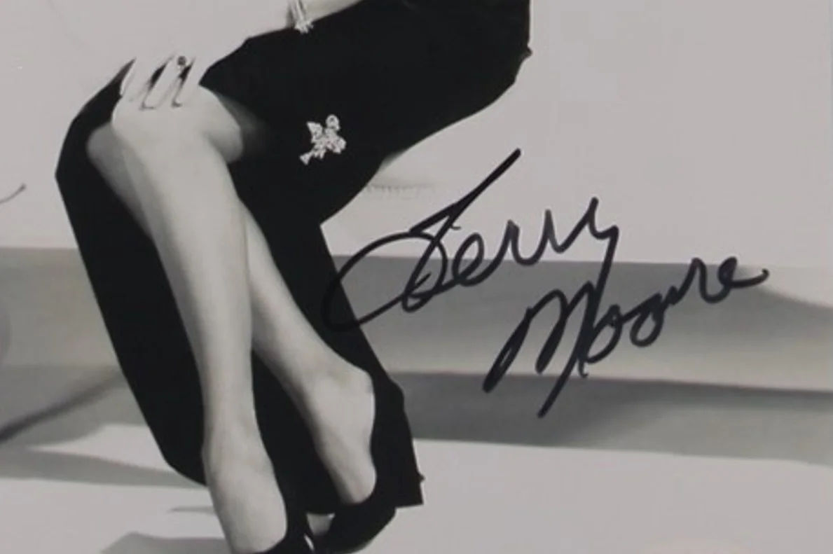 TERRY MOORE — TERRY MOORE-American Actress Signed 8x10 Photo (AutographCOA), изображение 2