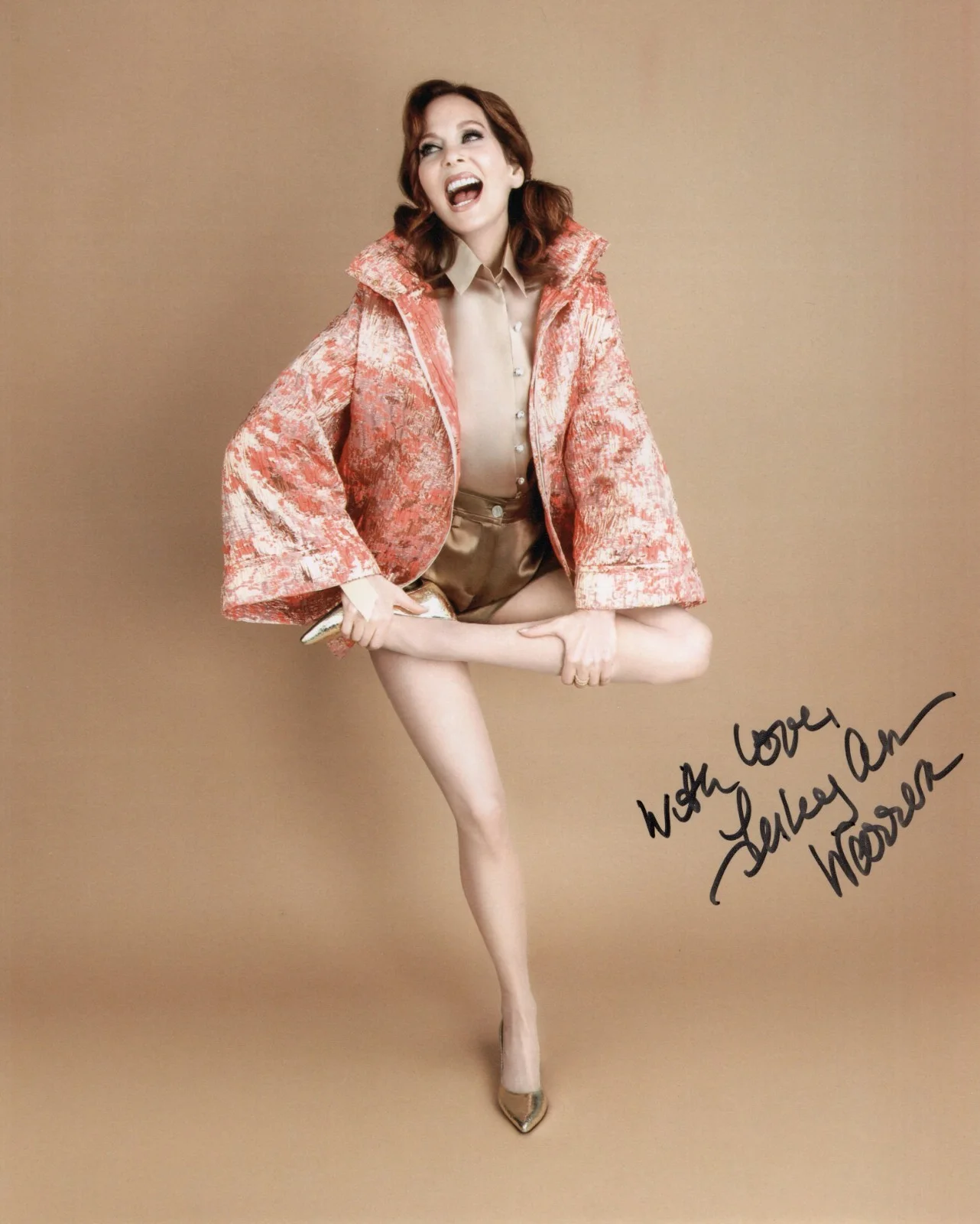 Lesley Ann Warren — Lesley Ann Warren signed sexy beautiful 8x10 photo Clue Miss Scarlett