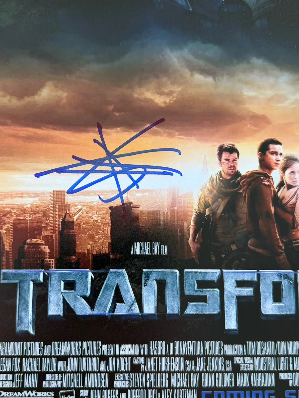 Shia LaBeouf — Shia LaBeouf SIGNED Transformers 11x17 photo EXACT PROOF Holes Disturbia JSA A, изображение 2