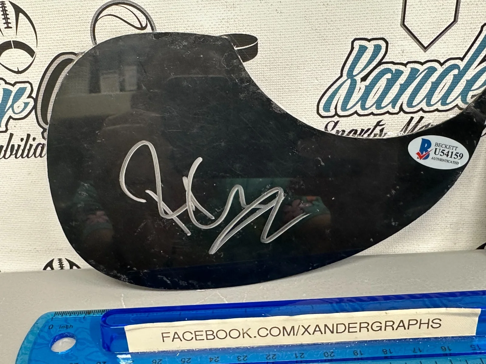 ROBERT R R. KELLY SIGNED AUTOGRAPHED BLACK GUITAR PICK GUARD-BECKETT BAS COA, изображение 2