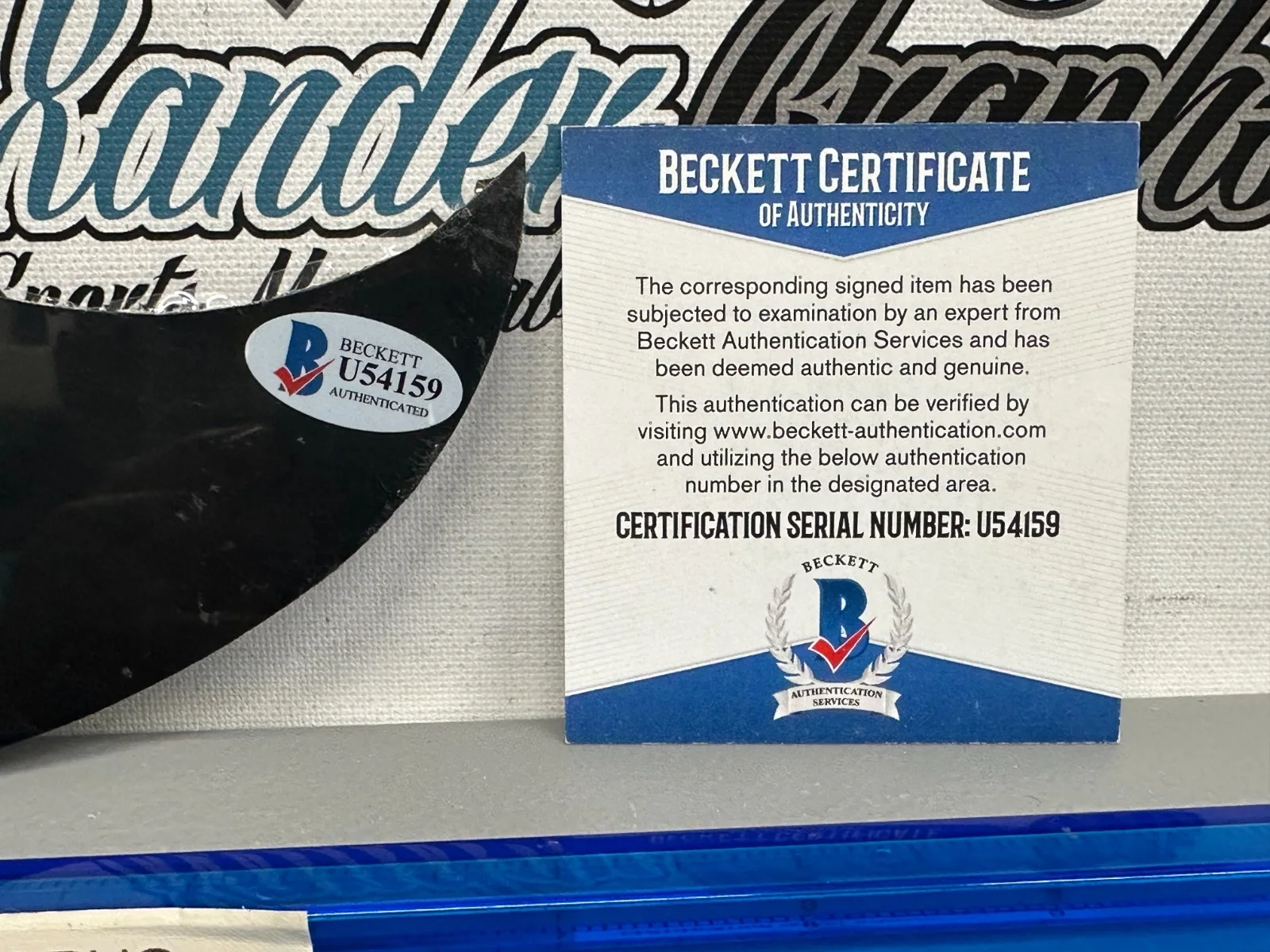 ROBERT R R. KELLY SIGNED AUTOGRAPHED BLACK GUITAR PICK GUARD-BECKETT BAS COA, изображение 3